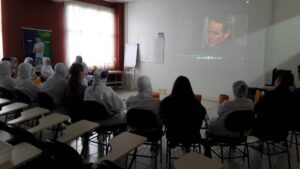 Jovens aprendizes das unidades Aurora de Chapecó e Guatambu participam do Cinema da Prevenção
