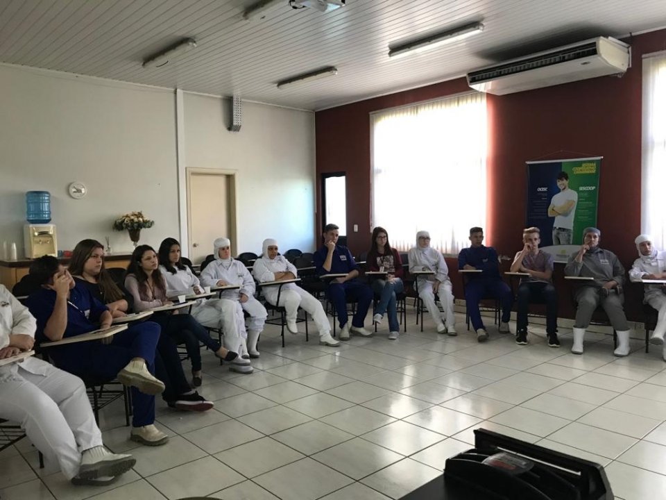 Jovens aprendizes das unidades Aurora de Chapecó e Guatambu participam do Cinema da Prevenção