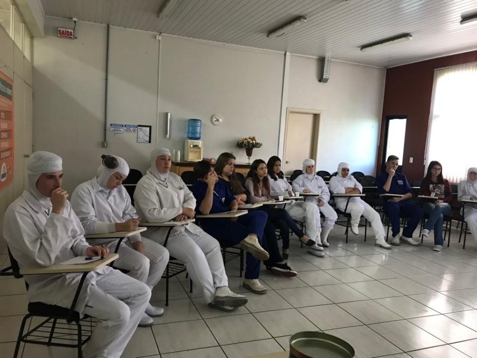 Jovens aprendizes das unidades Aurora de Chapecó e Guatambu participam do Cinema da Prevenção