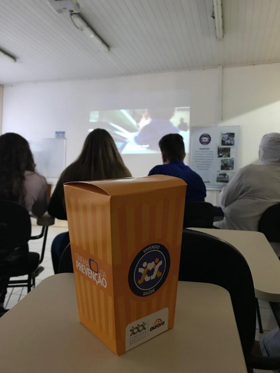 Jovens aprendizes das unidades Aurora de Chapecó e Guatambu participam do Cinema da Prevenção