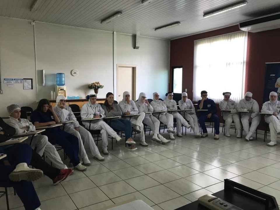 Jovens aprendizes das unidades Aurora de Chapecó e Guatambu participam do Cinema da Prevenção