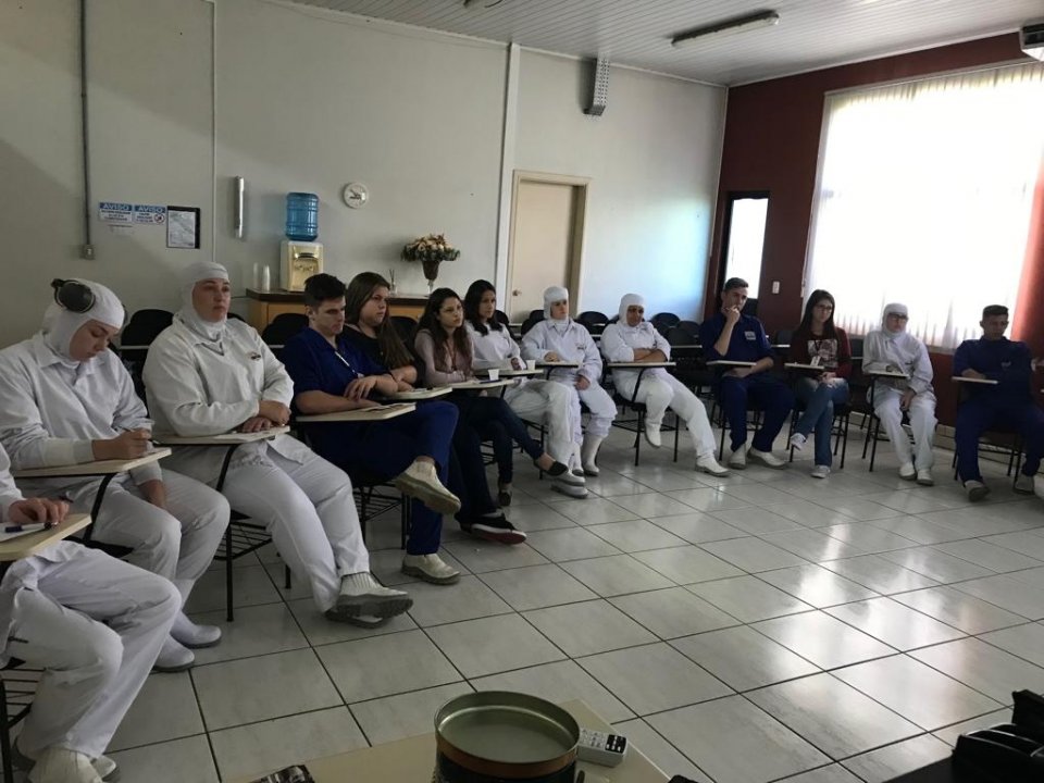 Jovens aprendizes das unidades Aurora de Chapecó e Guatambu participam do Cinema da Prevenção