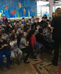 Roda de Leitura participa da Semana Literária e Feira do Livro na EEB Marechal Bormann