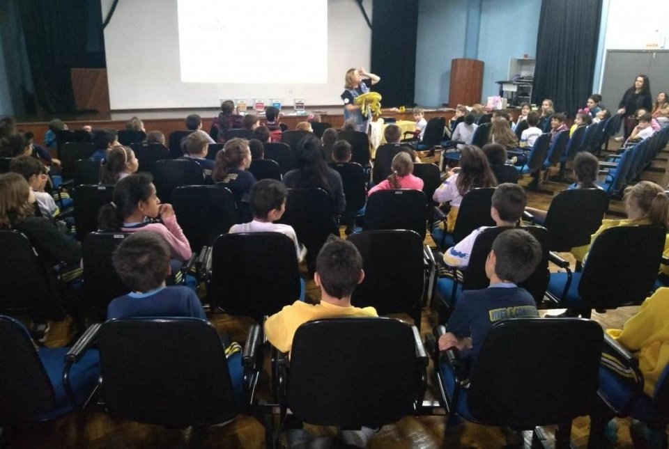 Contação de Histórias realiza ação em escolas de Capinzal/SC
