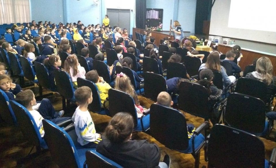 Contação de Histórias realiza ação em escolas de Capinzal/SC