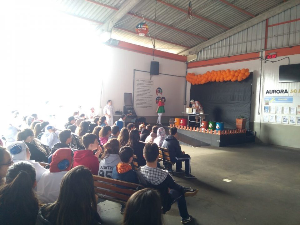 Multiplicadores do Eco Cooperação em Xaxim realizam atividade em escola do município