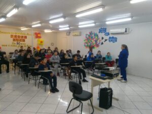Multiplicadores do Eco Cooperação em Xaxim realizam atividade em escola do município