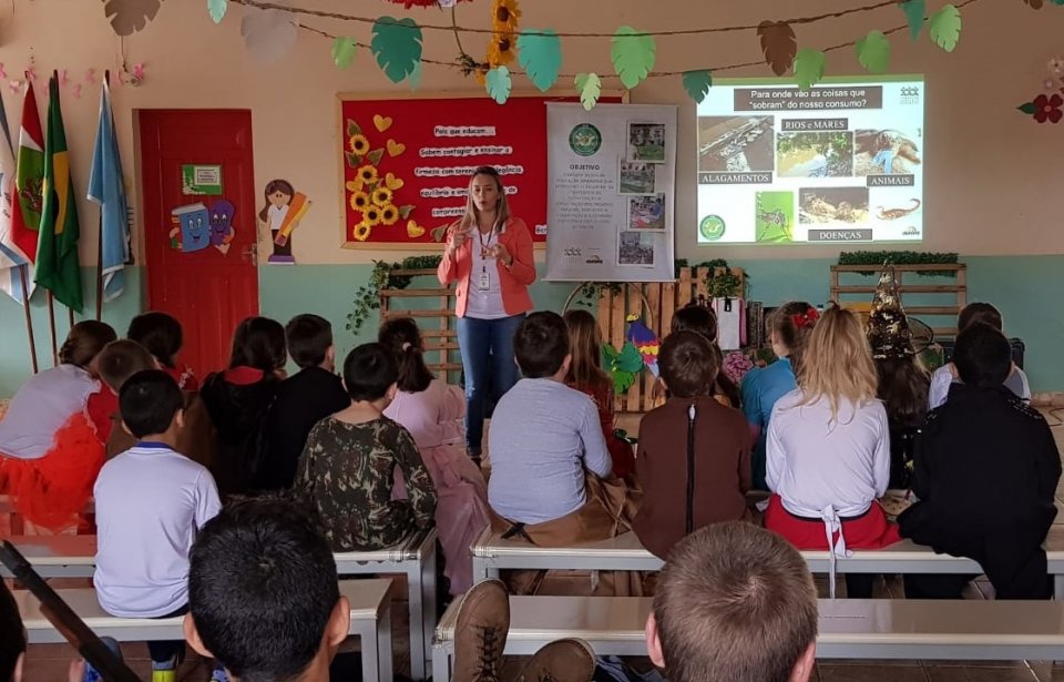 Eco Cooperação leva educação ambiental para estudantes da rede pública em Palmitos/SC
