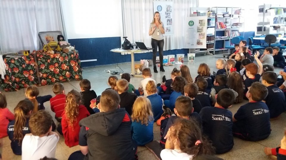 Eco Cooperação realiza sensibilização ambiental no Colégio Santa Rita