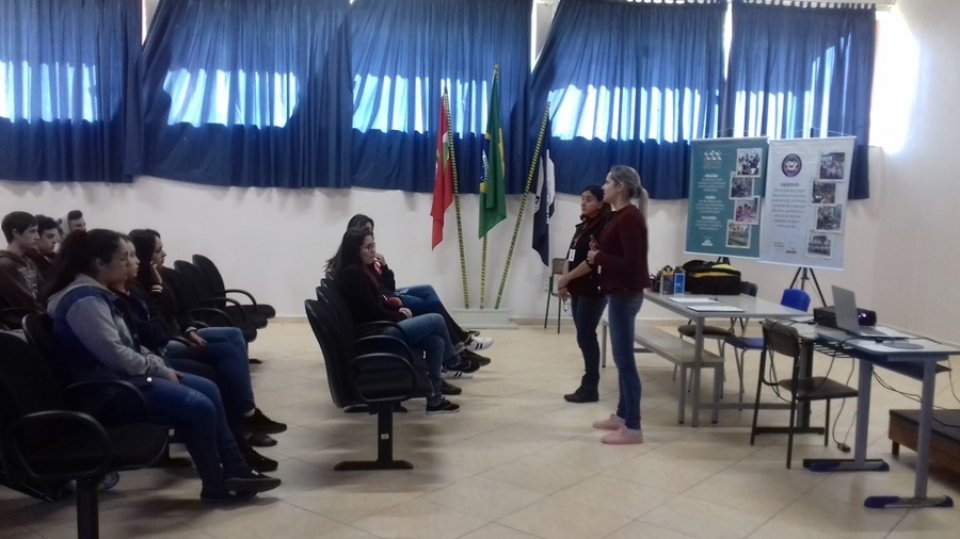 Cinema da Prevenção é realizado por multiplicadores na Escola de Educação Básica São Miguel