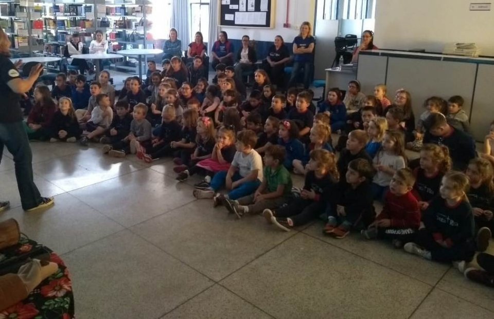 Roda de Leitura realiza ação no Colégio Santa Rita de Chapecó/SC