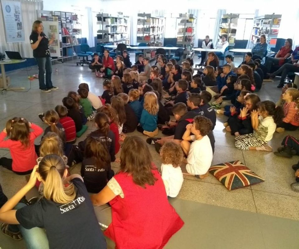 Roda de Leitura realiza ação no Colégio Santa Rita de Chapecó/SC