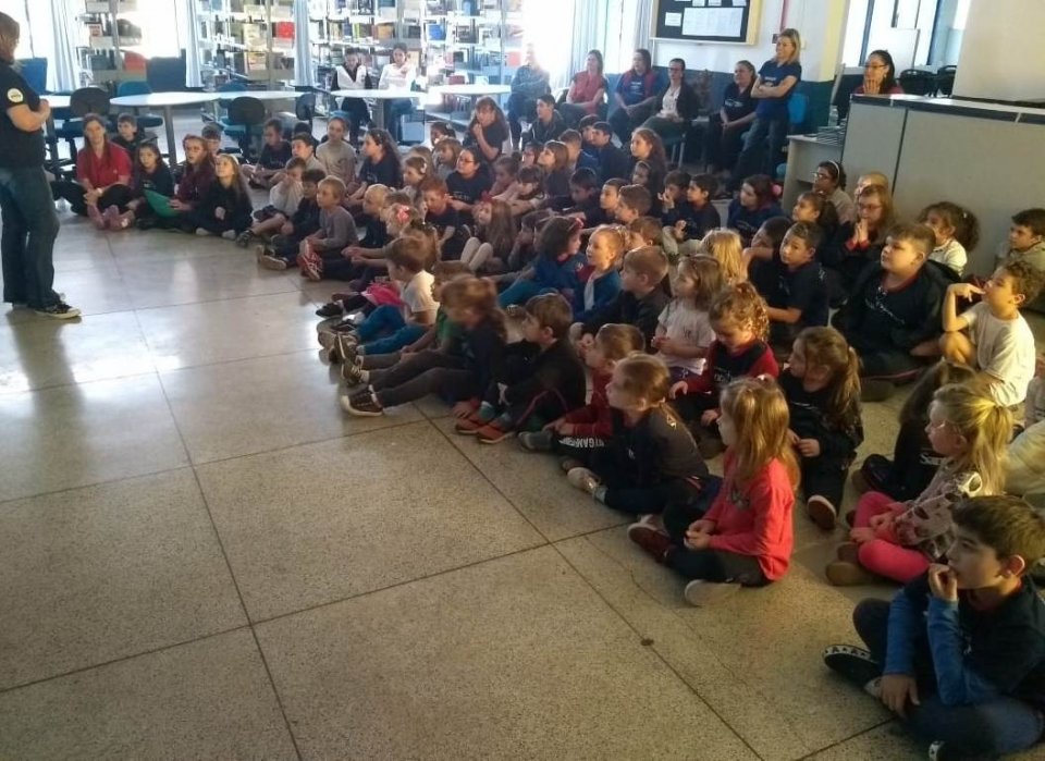 Roda de Leitura realiza ação no Colégio Santa Rita de Chapecó/SC