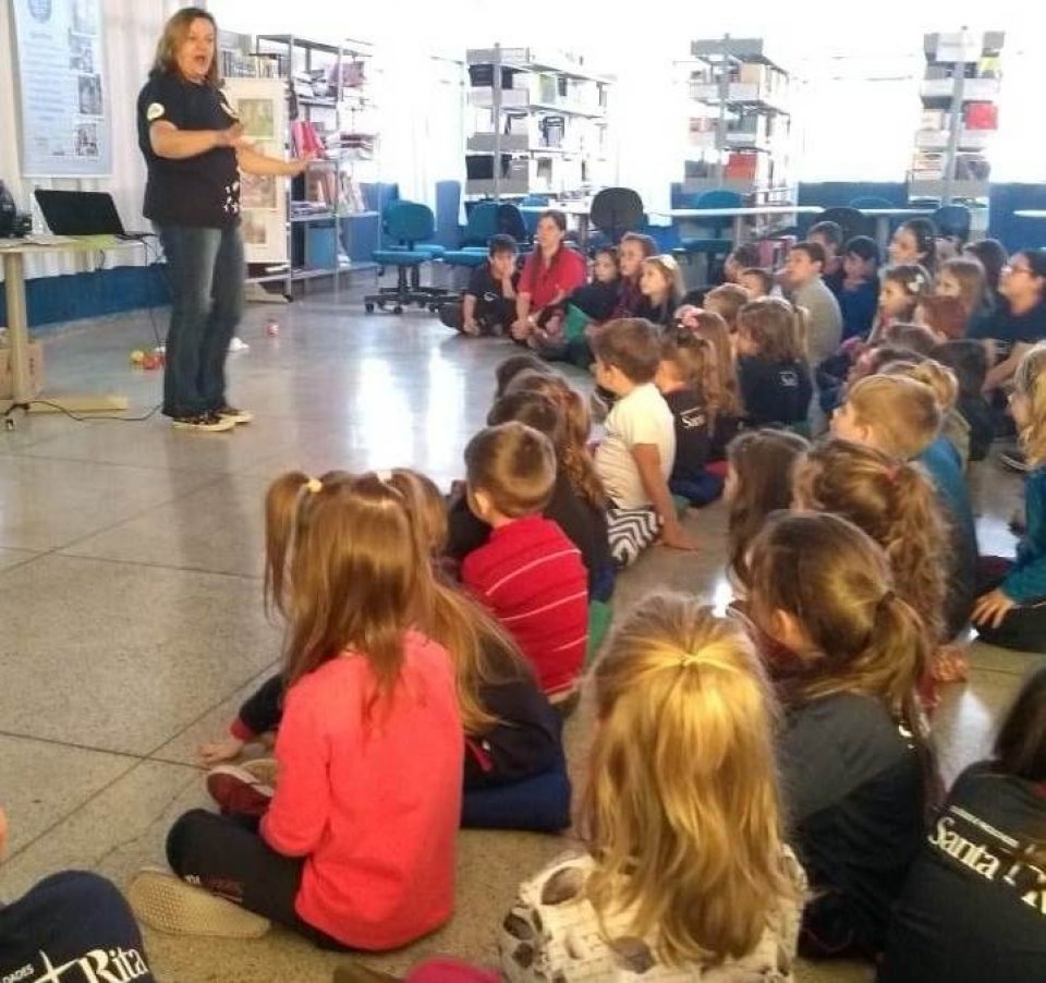 Roda de Leitura realiza ação no Colégio Santa Rita de Chapecó/SC