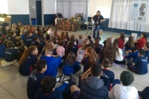 Roda de Leitura realiza ação no Colégio Santa Rita de Chapecó/SC