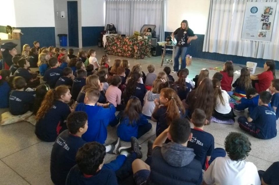 Roda de Leitura realiza ação no Colégio Santa Rita de Chapecó/SC