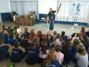 Roda de Leitura realiza ação no Colégio Santa Rita de Chapecó/SC