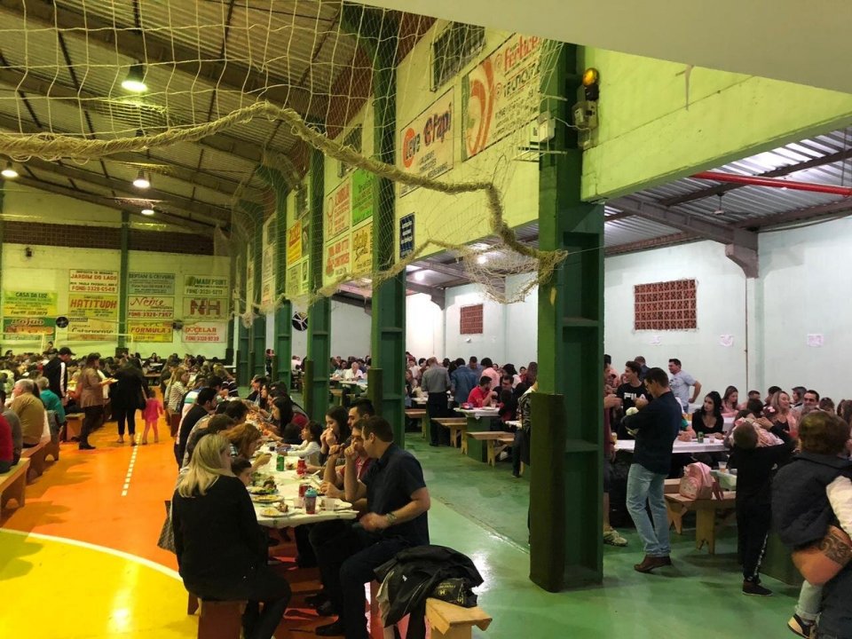 Voluntários do programa Amigo Energia participam de Macarronada Beneficente