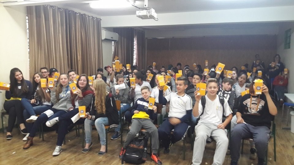Multiplicadores do programa Vivendo Saúde realizam Cinema da Prevenção em Águas de Chapecó/SC
