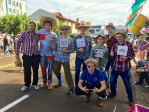 Voluntários de Cunha Porã participam de Gincana Junina da APAE