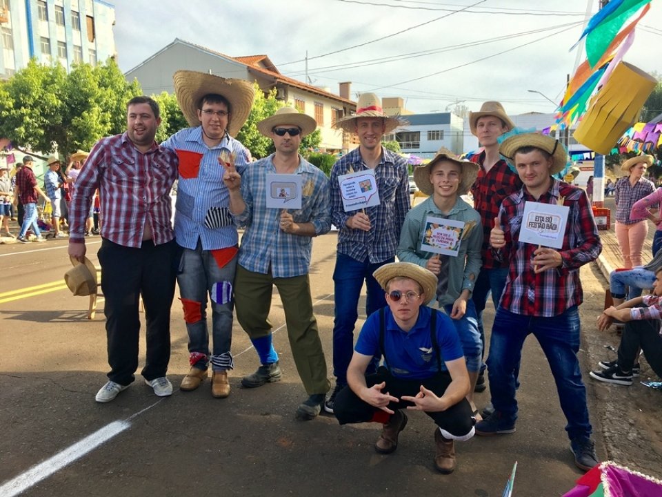 Voluntários de Cunha Porã participam de Gincana Junina da APAE