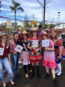 Voluntários de Cunha Porã participam de Gincana Junina da APAE