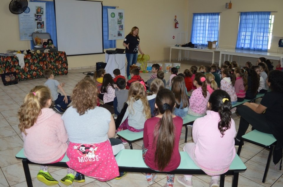 Roda de Leitura realiza ação na E.B.M. São Cristóvão e E.E.B. Druziana Sartori em Chapecó