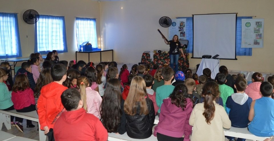 Roda de Leitura realiza ação na E.B.M. São Cristóvão e E.E.B. Druziana Sartori em Chapecó