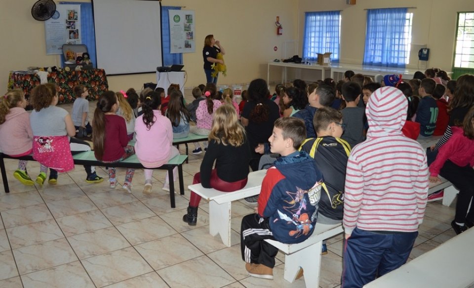 Roda de Leitura realiza ação na E.B.M. São Cristóvão e E.E.B. Druziana Sartori em Chapecó