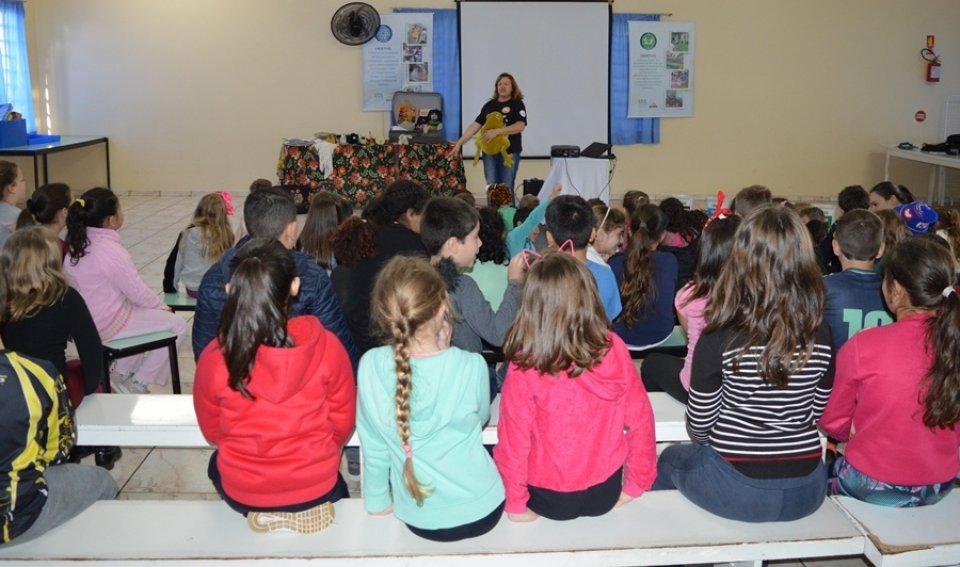 Roda de Leitura realiza ação na E.B.M. São Cristóvão e E.E.B. Druziana Sartori em Chapecó