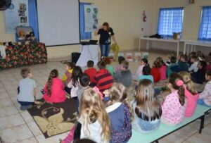 Roda de Leitura realiza ação na E.B.M. São Cristóvão e E.E.B. Druziana Sartori em Chapecó