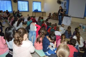 Roda de Leitura realiza ação na E.B.M. São Cristóvão e E.E.B. Druziana Sartori em Chapecó