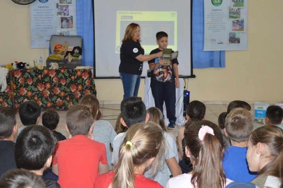 Roda de Leitura realiza ação na E.B.M. São Cristóvão e E.E.B. Druziana Sartori em Chapecó