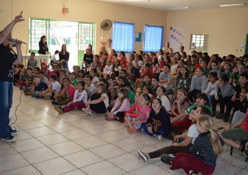 Roda de Leitura realiza ação na E.B.M. São Cristóvão e E.E.B. Druziana Sartori em Chapecó