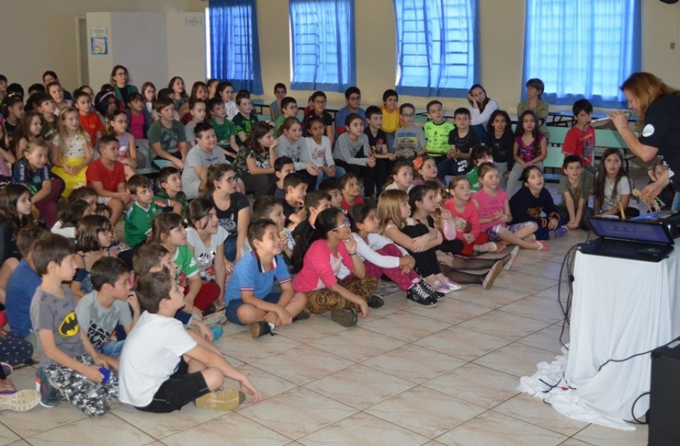 Roda de Leitura realiza ação na E.B.M. São Cristóvão e E.E.B. Druziana Sartori em Chapecó