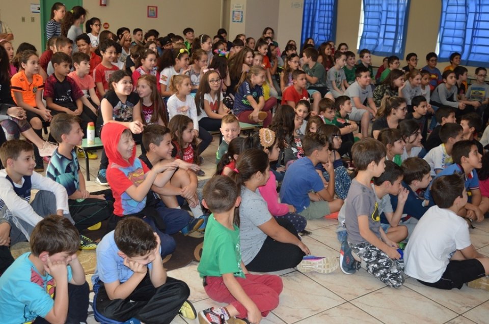 Roda de Leitura realiza ação na E.B.M. São Cristóvão e E.E.B. Druziana Sartori em Chapecó