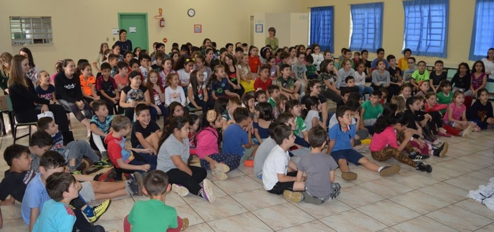 Roda de Leitura realiza ação na E.B.M. São Cristóvão e E.E.B. Druziana Sartori em Chapecó