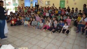 Roda de Leitura realiza ação na E.B.M. São Cristóvão e E.E.B. Druziana Sartori em Chapecó