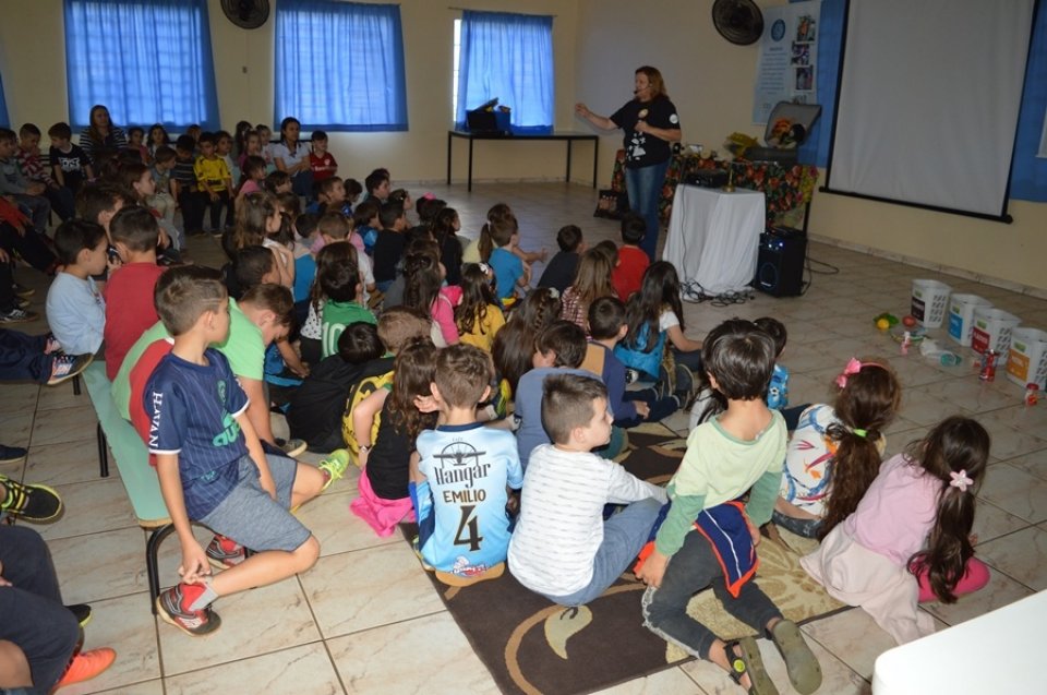 Roda de Leitura realiza ação na E.B.M. São Cristóvão e E.E.B. Druziana Sartori em Chapecó