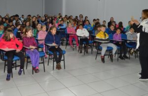 Roda de Leitura realiza ação na E.B.M. São Cristóvão e E.E.B. Druziana Sartori em Chapecó