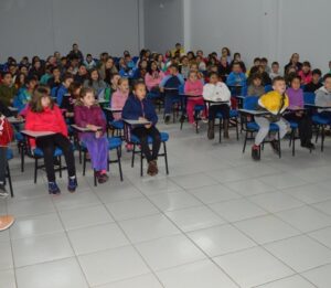 Roda de Leitura realiza ação na E.B.M. São Cristóvão e E.E.B. Druziana Sartori em Chapecó