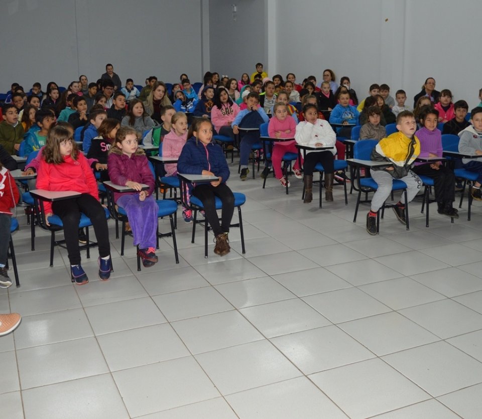 Roda de Leitura realiza ação na E.B.M. São Cristóvão e E.E.B. Druziana Sartori em Chapecó