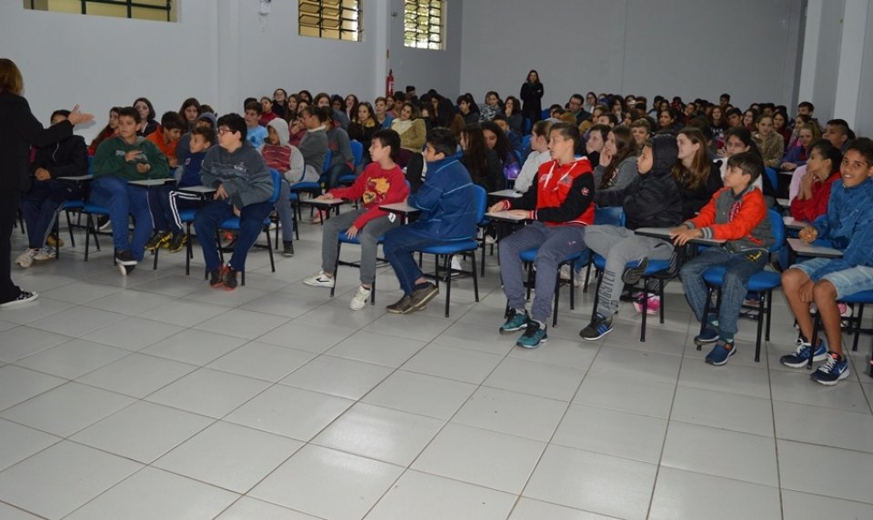 Roda de Leitura realiza ação na E.B.M. São Cristóvão e E.E.B. Druziana Sartori em Chapecó