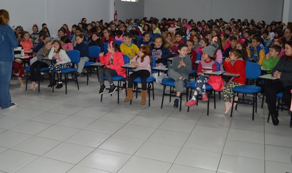 Roda de Leitura realiza ação na E.B.M. São Cristóvão e E.E.B. Druziana Sartori em Chapecó