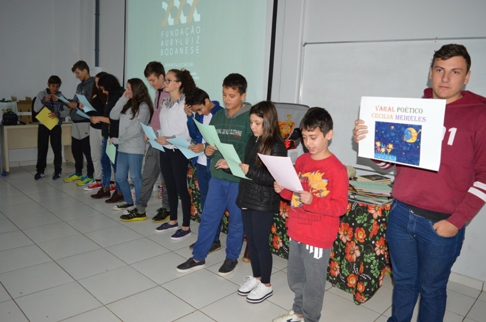 Roda de Leitura realiza ação na E.B.M. São Cristóvão e E.E.B. Druziana Sartori em Chapecó