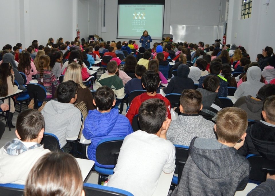 Roda de Leitura realiza ação na E.B.M. São Cristóvão e E.E.B. Druziana Sartori em Chapecó