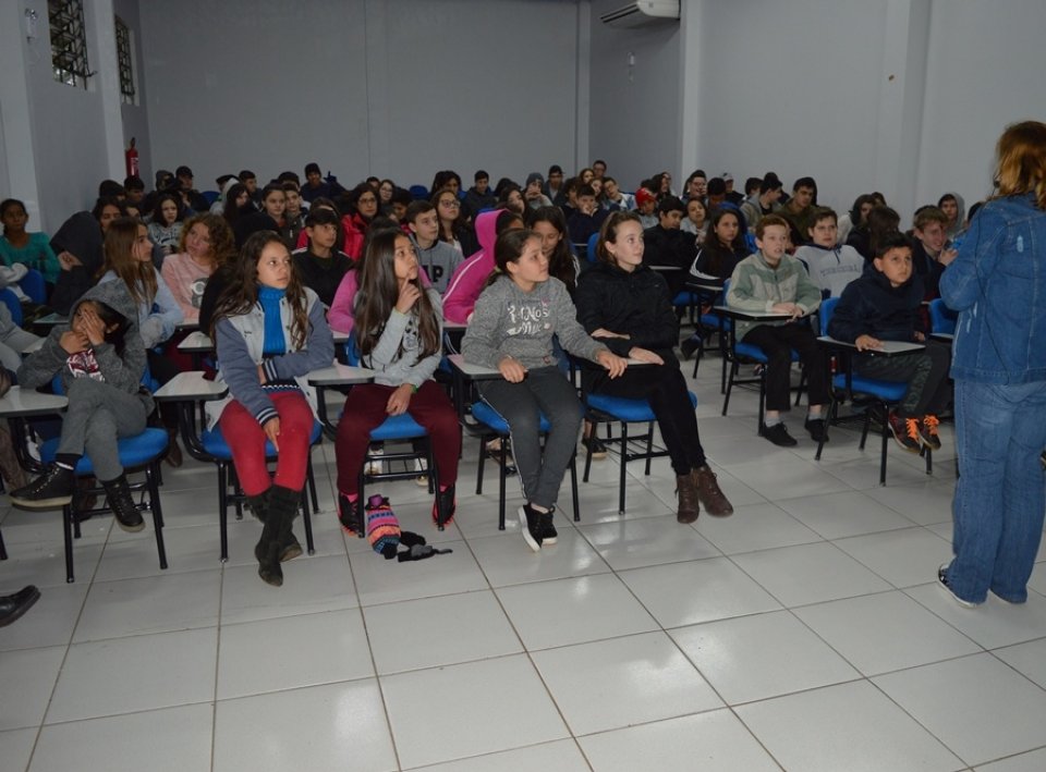 Roda de Leitura realiza ação na E.B.M. São Cristóvão e E.E.B. Druziana Sartori em Chapecó