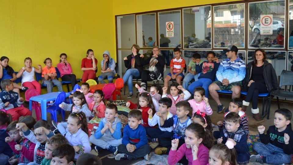 Contação de Histórias para estudantes do município de Caxambu do Sul