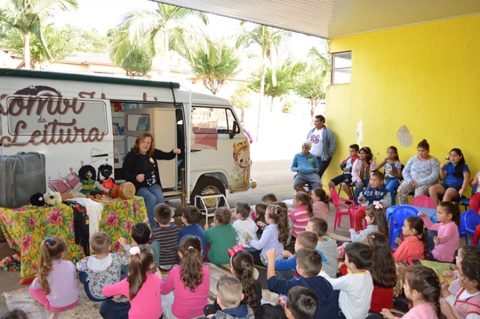 Contação de Histórias para estudantes do município de Caxambu do Sul