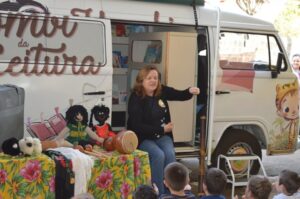 Contação de Histórias para estudantes do município de Caxambu do Sul